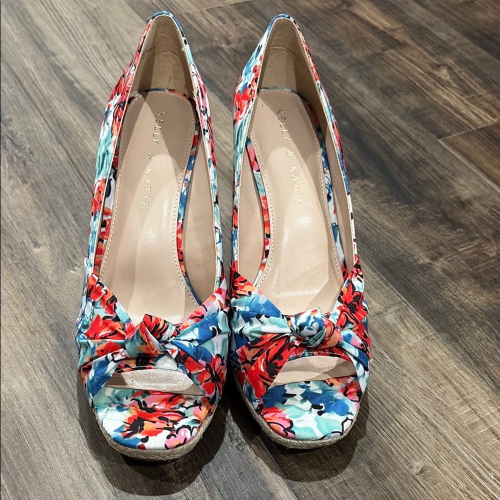 NEW! Kelly & Katie | Size 8 | Floral Wedge Peep Toe Shoes - Picture 3 of 6